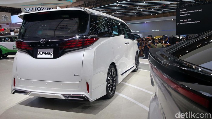 Alphard Generasi Terbaru Tampil di GIIAS 2023