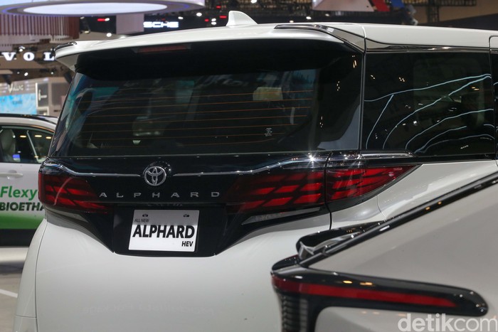 Alphard Generasi Terbaru Tampil di GIIAS 2023