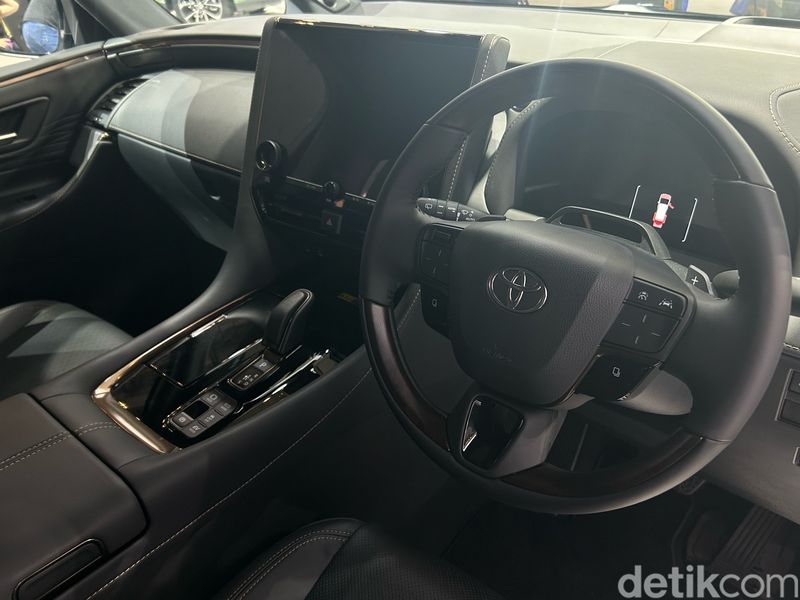 Alphard Generasi Terbaru Tampil di GIIAS 2023