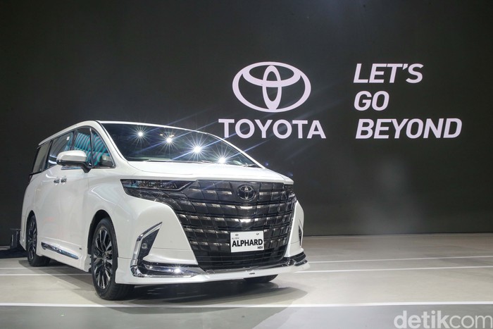 Alphard Generasi Terbaru Tampil di GIIAS 2023