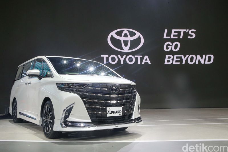 Alphard Generasi Terbaru Tampil di GIIAS 2023