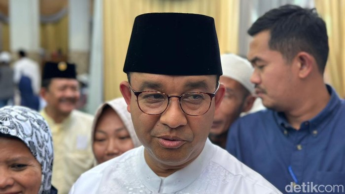 Anies Baswedan di Ponpes Sidosermo Surabaya