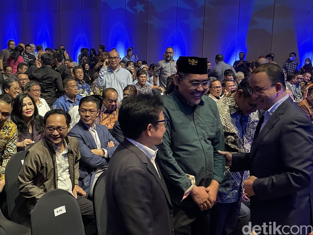 Anies Baswedan tiba di peluncuran buku AHY. (Silvia Ng/detikcom)