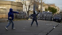 Kematian ini memicu protes atas meningkatnya kejahatan dan mendorong politisi untuk menunda kampanye pemilu. Argentina  mengadakan pemilihan pendahuluan pada hari Minggu (6/8/2023), menjelang pemilihan presiden pada 22 Oktober 2024, dengan inflasi yang merajalela dan meningkatnya ketidakamanan yang menjadi perhatian pemilih.
