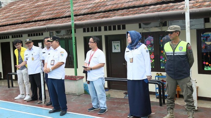 BRI Life Peduli Lingkungan Untuk Kurangi Sampah BRI Life mendukung kegiatan 'Jakarta Sadar Sampah