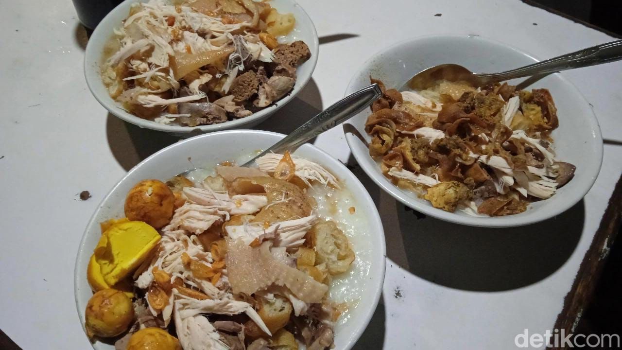 Nikmatnya Bubur Legendaris  76 Tahun Langganan Ridwan Kamil