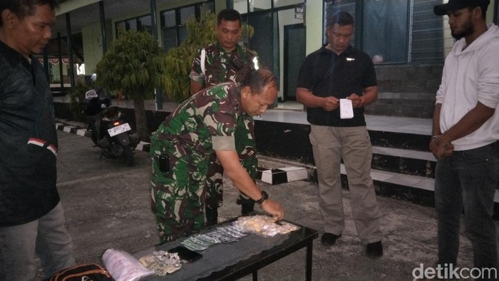 Dandim tunjukkan barang bukti hasil operasi tangkap tangan pengedar obat terlarang di Majalengka.