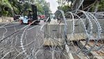 Demo Buruh, Jalan Medan Merdeka Barat Dipasang Kawat Berduri