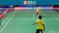 Ini adalah partai antara Denis Azzarya, unggulan pertama Tunggal Remaja Putra, melawan Aditya Angsori. Foto: Bahtiar Rifai/detikcom