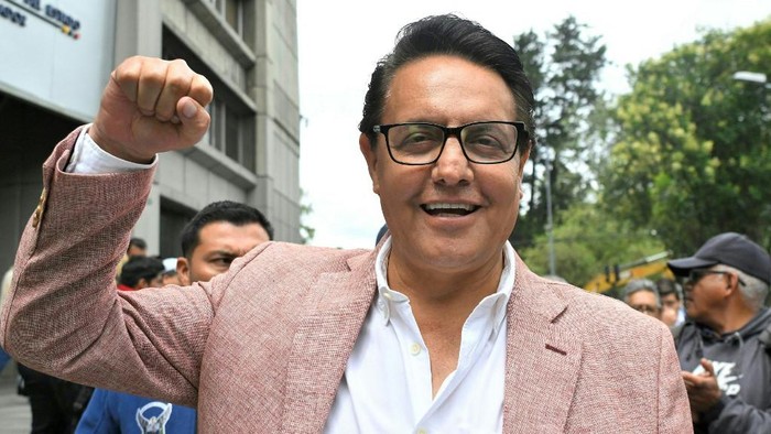 (FILES) Former Assembly member and now presidential candidate, Fernando Villavicencio, gestures outside the Attorney Generals Office in Quito on August 8, 2023. Presidential candidate Fernando Villavicencio was shot to death on August 9, 2023 after a rally in Quito. (Photo by Rodrigo BUENDIA / AFP)