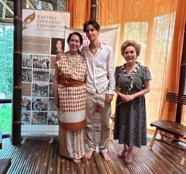 Tampak dari foto terbaru, Frederik Kiran aktif menjalankan berbagai kegiatan sosial di Bali. Foto: Instagram @kartikasoekarnofoundation