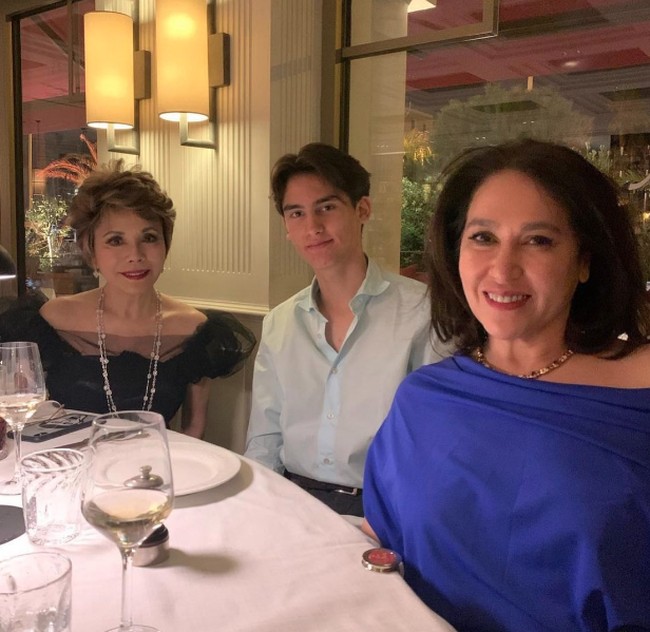 Kehidupan Frederik Kiran memang jarang disorot. Namun beberapa kali sang ibunda menunggah momen bersama Frederik Kiran. Foto: Instagram @kartikasoekarnofoundation