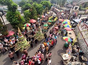 Meriahnya Grebeg Sura Baturraden, Gunungan Hasil Bumi Diserbu Warga