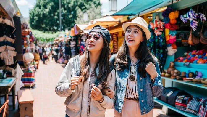 Ilustrasi belanja saat traveling