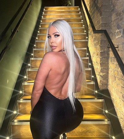 Model OnlyFans Bikin Gempar Berbikini di Kastil Windsor, Kediaman Raja
