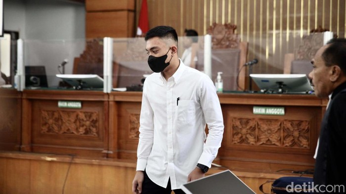 Sidang tuntutan kasus penganiayaan dengan terdakwa Mario Dandy Satriyo dan Shane Lukas ditunda. Sidang ditunda karena jaksa belum siap membacakan tuntutan.