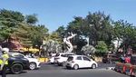 Potret Kepadatan Imbas Molornya Pengaspalan Jalan di Raya Darmo Surabaya