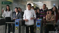 Jokowi kali ini menjajal LRT Bekasi Line dari Stasiun Jati Mulya, Kabupaten Bekasi, ke Stasiun Dukuh Atas, Jakarta Pusat.  