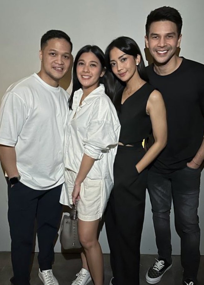 Jonathan Frizzy alias Ijonk ramai dikabarkan menjalin hubungan spesial dengan Ririn Dwi Ariyanti. Kabar tersebut santer terdengar karena unggahan foto saat sang aktor merayakan hari ulang tahunnya beberapa waktu lalu. Foto: Instagram/@ijonkfrizzy