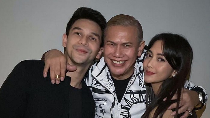 Jonathan Frizzy dan Ririn Dwi Ariyanti.