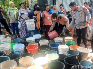 4 Tangki Digelontor Warga Bondowoso yang Sempat Dijatah 2 Timba Air