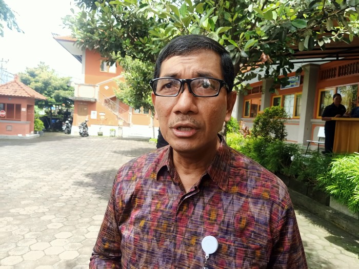 Kepala Bapenda Kota Denpasar, I Gusti Ngurah Edi Mulya ketika ditemui di SMPN 2 Denpasar, Jalan Gunung Agung No. 112 Denpasar, Bali pada beberapa waktu lalu. (Ni Made Lastri Karsiani Putri-detikBali)
