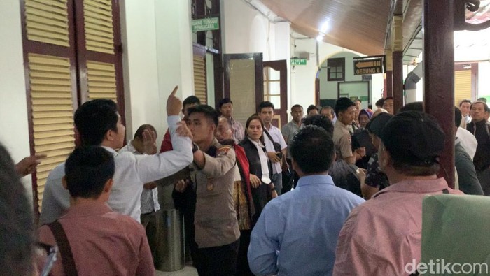 Keributan terjadi antara pengacara dan jaksa di PN Medan
