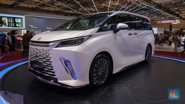 Lexus memboyong kembaran dari Toyota Alphard, yakni The First-ever Hybrid Luxury Mover, The All New Lexus LM yang datang dengan teknologi hybrid. (CNBC Indonesia/Faisal Rahman)