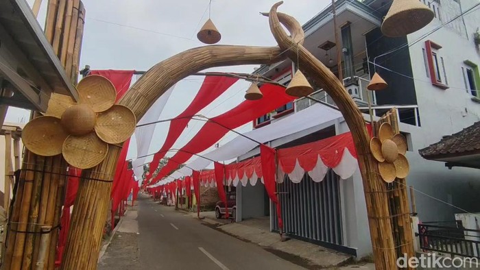 Lokasi lorong bendera di Kampung Cilingga Desa Sukamenak, Kecamatan Sukarame Kabupaten Tasikmalaya, sambut HUT RI Ke 78