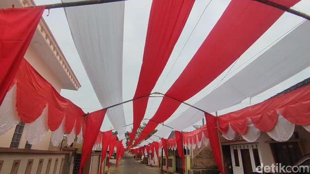 Lokasi lorong bendera di Kampung Cilingga Desa Sukamenak, Kecamatan Sukarame Kabupaten Tasikmalaya, sambut HUT RI Ke 78