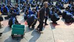 Massa Buruh Long March ke Patung Kuda