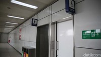 Ini fasilitas toilet dan peta jalur evakuasi yang ada di Stasiun LRT Jatimulya.  