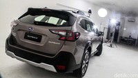 Secara umum, desain mobil ini terlihat seperti Wagon yang menjelma ke SUV. Tak heran, karena cikal-bakal Outback ini dari Impreza Wagon.   