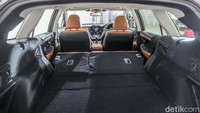 Selain itu, Outback juga dihadirkan dalam banyak pilihan warna bodi dan interior. Namun yang spesial, pilihan warna interior dominasi coklat atau Tan Nappa Leather yang hanya tersedia untuk bodi berwarna hitam dan brilliant bronze.  