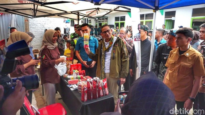 Menparekraf Sandiaga Uno saat datang ke desa wisata Alamendah