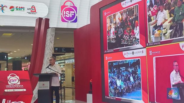 Menteri Perdagangan (Mendag) Zulkifli Hasan atau Zulhas meresmikan Indonesia Shopping Festival (ISF) 2023 yang akan diselenggarakan pada 10-20 Agustus 2023 serempak di seluruh pusat belanja di Indonesia. (CNBC Indonesia/Martya Sari)