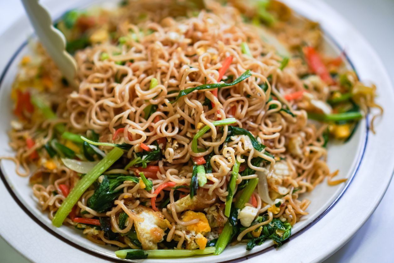 Menu warteg yang sederhana tapi masih disajikan warteg kekinian