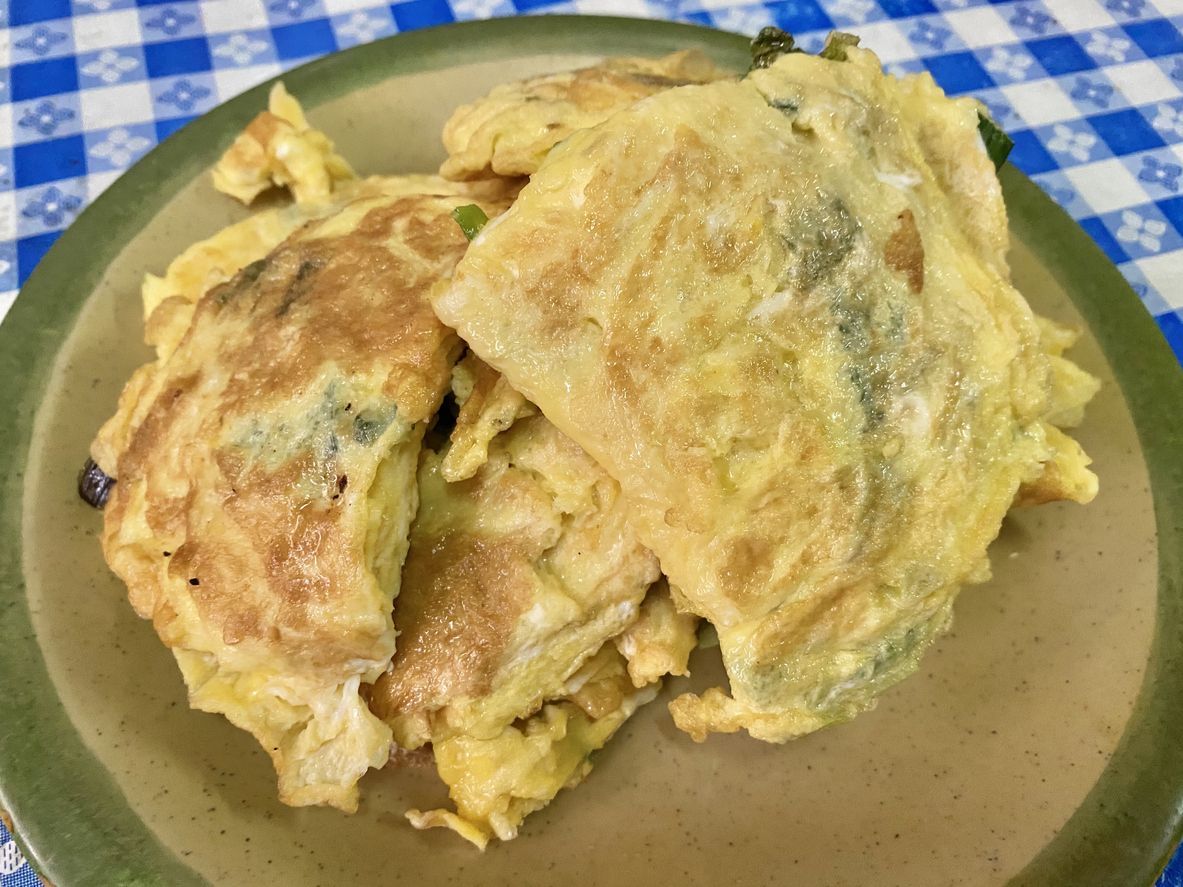 Menu warteg yang sederhana tapi masih disajikan warteg kekinian