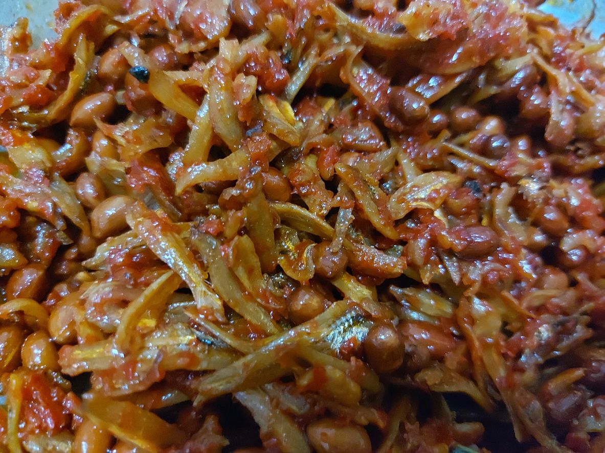 Menu warteg yang sederhana tapi masih disajikan warteg kekinian