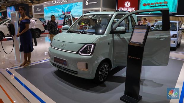 Mobil Baru Pabrikan China SERES. (CNBC Indonesia/Faisal Rahman)
