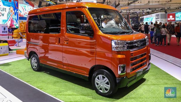 Mobil Daihatsu Atrai dalam pameran Gaikindo Indonesia International Auto Show Gaikindo Indonesia International Auto Show di ICE BSD, Tangerang, Banten, Kamis (10/8/2023). Daihatsu Atrai yang merupakan adik dari Dahatsu Gran Max. (CNBC Indonesia/Faisal Rahman)