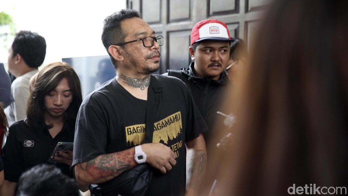 Ayah David Ozora, Jonathan Latumahina menghadiri sidang tuntutan David Matio Satriyo dan Shane Lukas. Jonathan minta Mario Dandy dituntut maksimal.