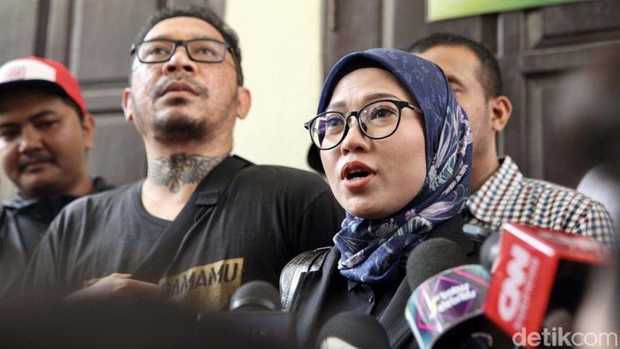 Momen Ayah David Ozora Minta Mario Dandy Dituntut Maksimal Ayah David Ozora, Jonathan Latumahina menghadiri sidang tuntutan David Matio Satriyo dan Shane Lukas. Jonathan minta Mario Dandy dituntut maksimal.
