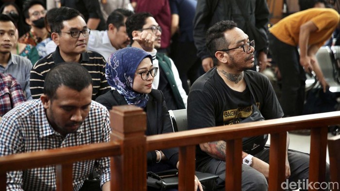 Momen Ayah David Ozora Minta Mario Dandy Dituntut Maksimal Ayah David Ozora, Jonathan Latumahina menghadiri sidang tuntutan David Matio Satriyo dan Shane Lukas. Jonathan minta Mario Dandy dituntut maksimal.