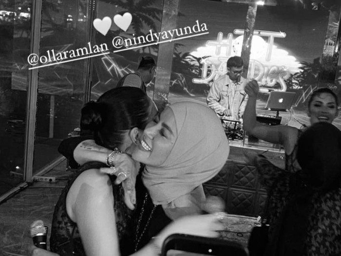 Olla Ramlan dan Nindy Ayunda bersama.