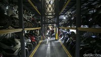 Parkir vertikal jadi solusi keterbatasan lahan di Jakarta.  
