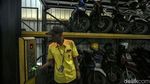 Potret Parkir Motor Vertikal, Solusi Keterbatasan Lahan di Jakarta