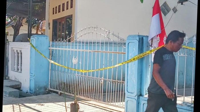 Rumah korban pembunuhan di Situbondo dipasang garis polisi