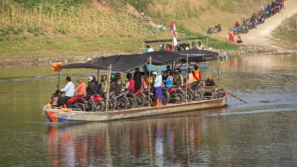 Perahu Penyebrangan di Tuban Beroperasi Kembali