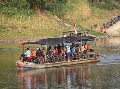 Perahu Penyebrangan di Tuban Beroperasi Kembali